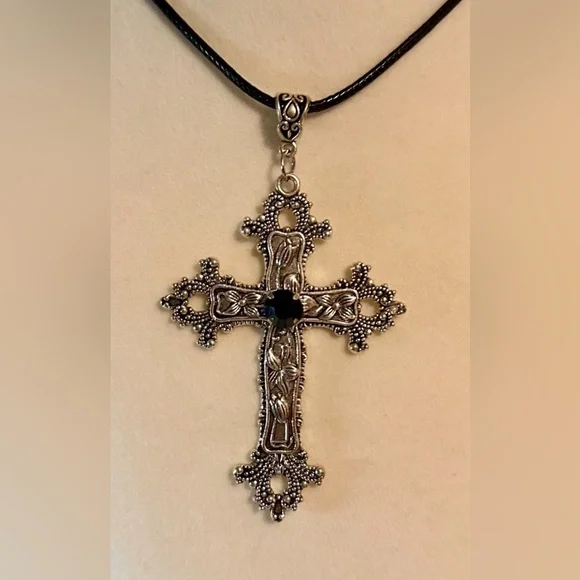 Gothic Black  Crystal Cross Charm Necklace Floral Design Big Punk Goth Retro New - Picture 5 of 9
